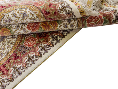 Sehr feiner, handgeknüpfter Khademi Hereke Orientteppich aus Seide, creme. 155x94 cm. Vertrieb durch Jupiter Intl.