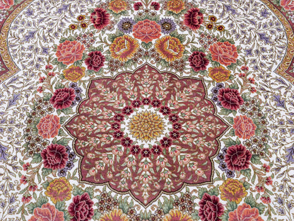 Sehr feiner, handgeknüpfter Khademi Hereke Orientteppich aus Seide, creme. 155x94 cm. Vertrieb durch Jupiter Intl.