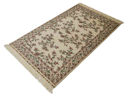 Sehr feiner, handgeknüpfter Khademi Hereke Orientteppich aus Seide, weiß, creme. 155x94 cm. Vertrieb durch Jupiter Intl.