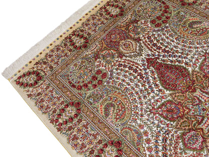 Sehr feiner, handgeknüpfter Khademi Hereke Orientteppich aus Seide, creme. 156x94 cm. Vertrieb durch Jupiter Intl.