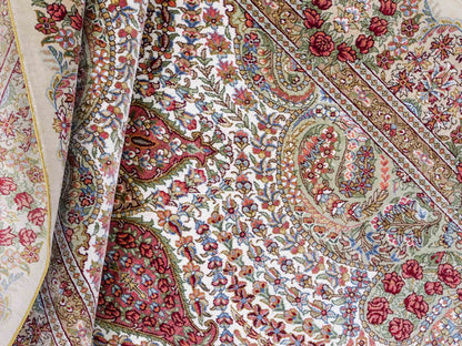 Sehr feiner, handgeknüpfter Khademi Hereke Orientteppich aus Seide, creme. 156x94 cm. Vertrieb durch Jupiter Intl.