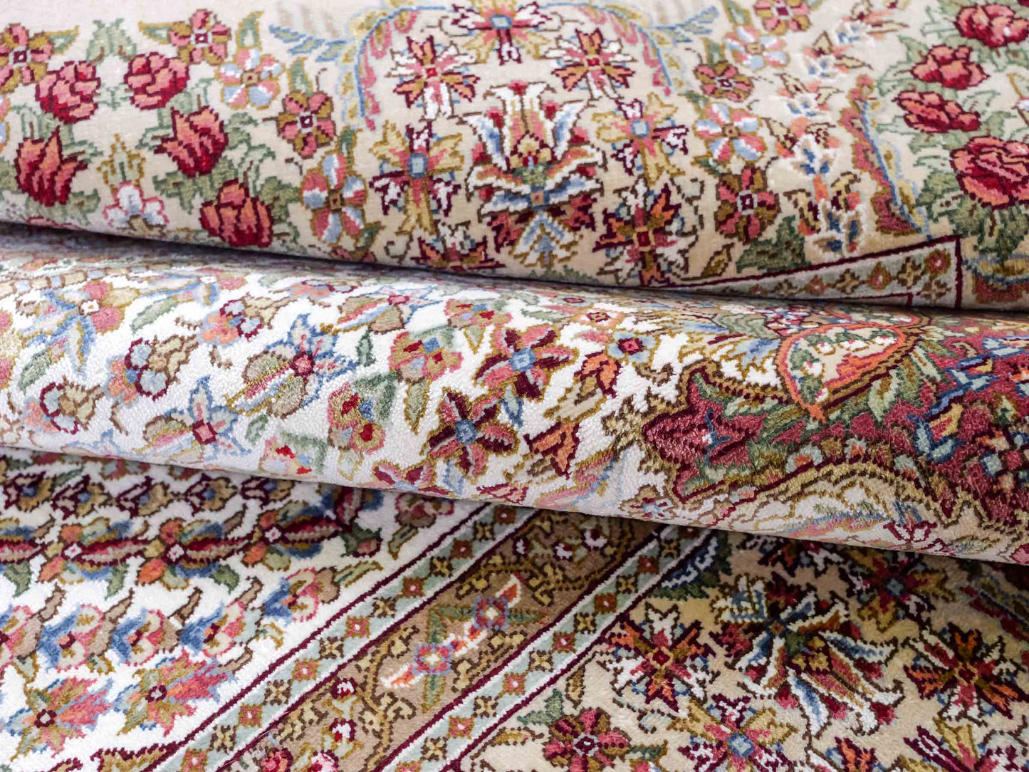 Sehr feiner, handgeknüpfter Khademi Hereke Orientteppich aus Seide, creme. 156x94 cm. Vertrieb durch Jupiter Intl.