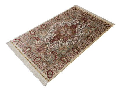 Sehr feiner, handgeknüpfter Khademi Hereke Orientteppich aus Seide, creme. 156x94 cm. Vertrieb durch Jupiter Intl.