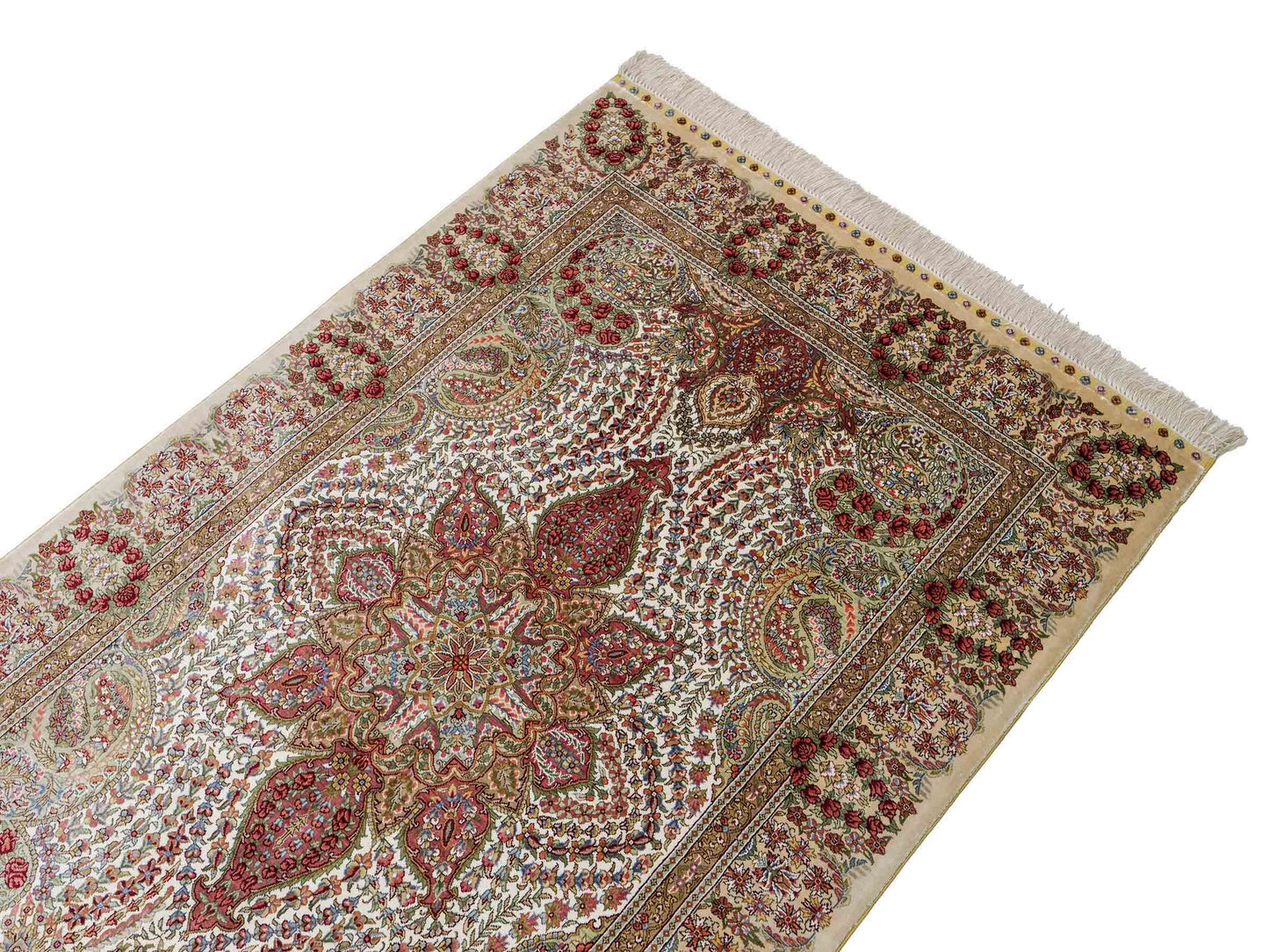 Sehr feiner, handgeknüpfter Khademi Hereke Orientteppich aus Seide, creme. 156x94 cm. Vertrieb durch Jupiter Intl.Sehr feiner, handgeknüpfter Khademi Hereke Orientteppich aus Seide, creme. 156x94 cm. Vertrieb durch Jupiter Intl.