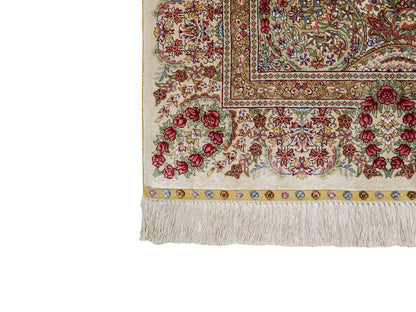 Sehr feiner, handgeknüpfter Khademi Hereke Orientteppich aus Seide, creme. 156x94 cm. Vertrieb durch Jupiter Intl.