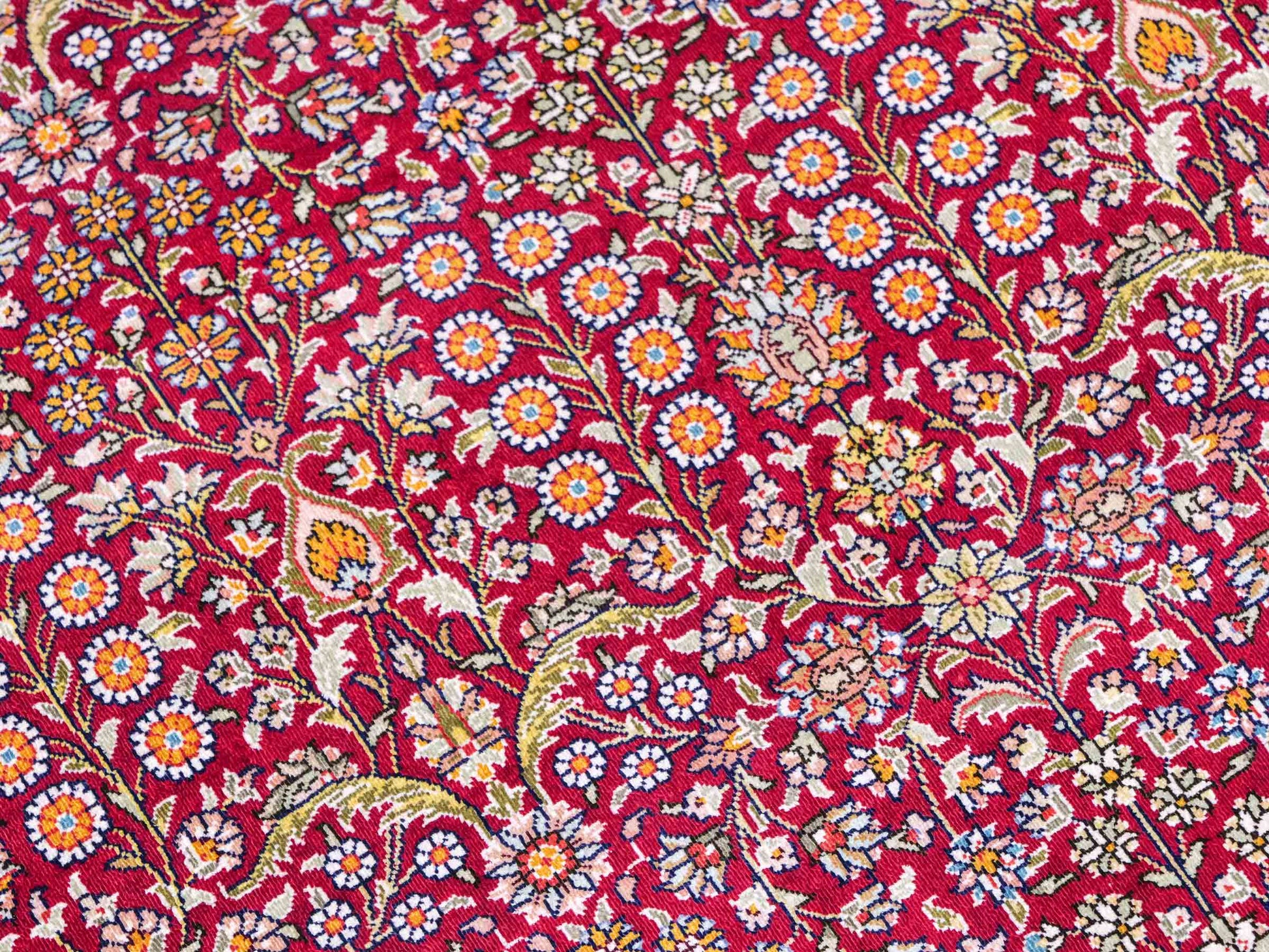 Sehr feiner, handgeknüpfter Khademi Hereke Orientteppich aus Seide, rot. 156x94 cm. Vertrieb durch Jupiter Intl.