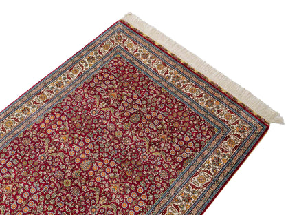 Sehr feiner, handgeknüpfter Khademi Hereke Orientteppich aus Seide, rot. 156x94 cm. Vertrieb durch Jupiter Intl.