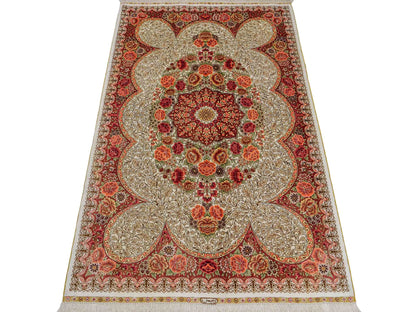 Sehr feiner, handgeknüpfter Khademi Hereke Orientteppich aus Seide, creme. 156x94 cm. Vertrieb durch Jupiter Intl.