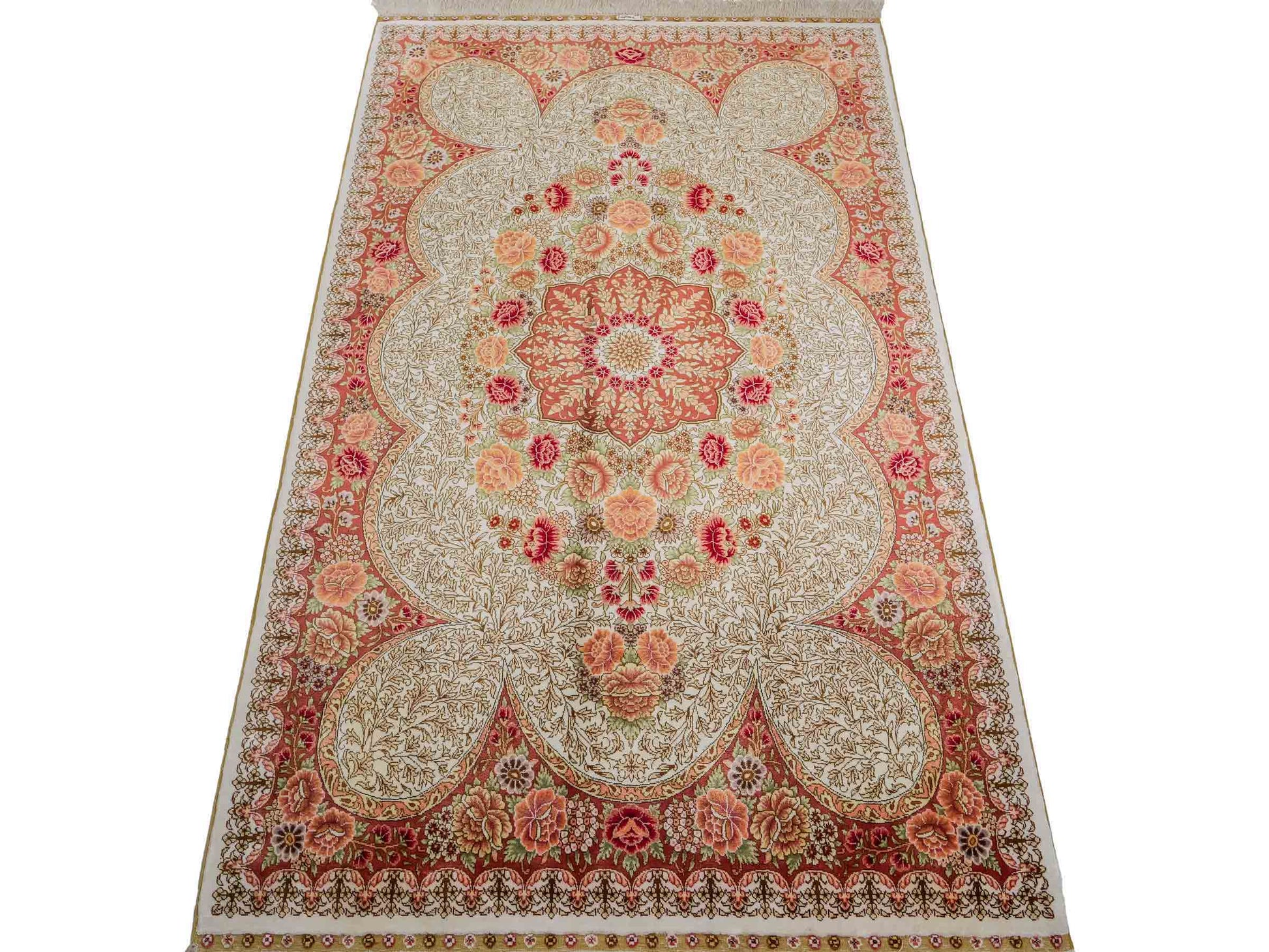 Sehr feiner, handgeknüpfter Khademi Hereke Orientteppich aus Seide, creme. 156x94 cm. Vertrieb durch Jupiter Intl.