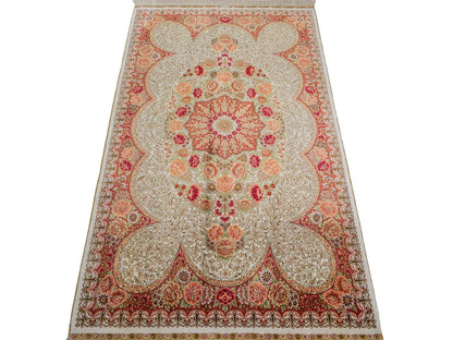 Sehr feiner, handgeknüpfter Khademi Hereke Orientteppich aus Seide, creme. 156x94 cm. Vertrieb durch Jupiter Intl.