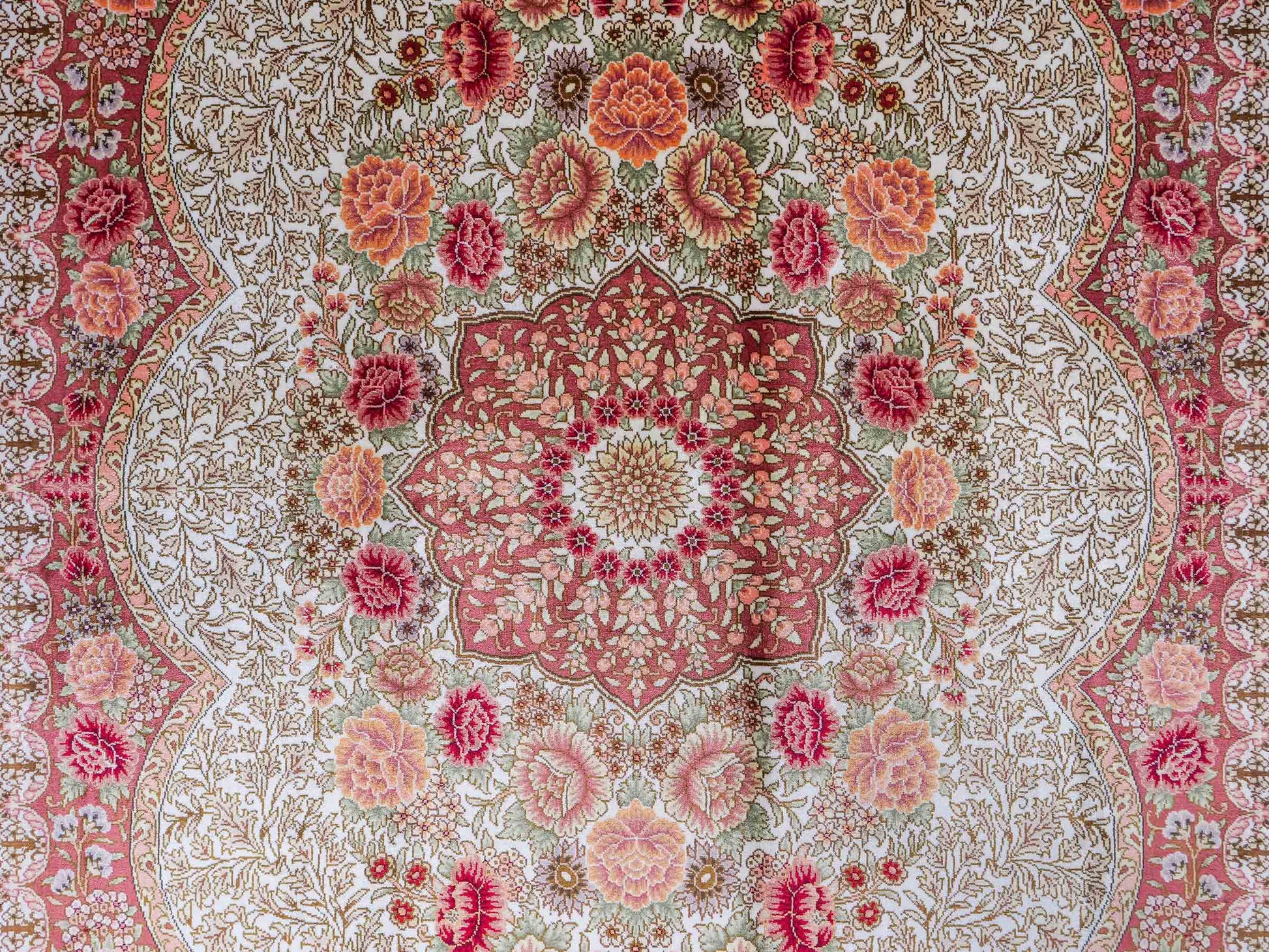 Sehr feiner, handgeknüpfter Khademi Hereke Orientteppich aus Seide, creme. 156x96 cm. Vertrieb durch Jupiter Intl.