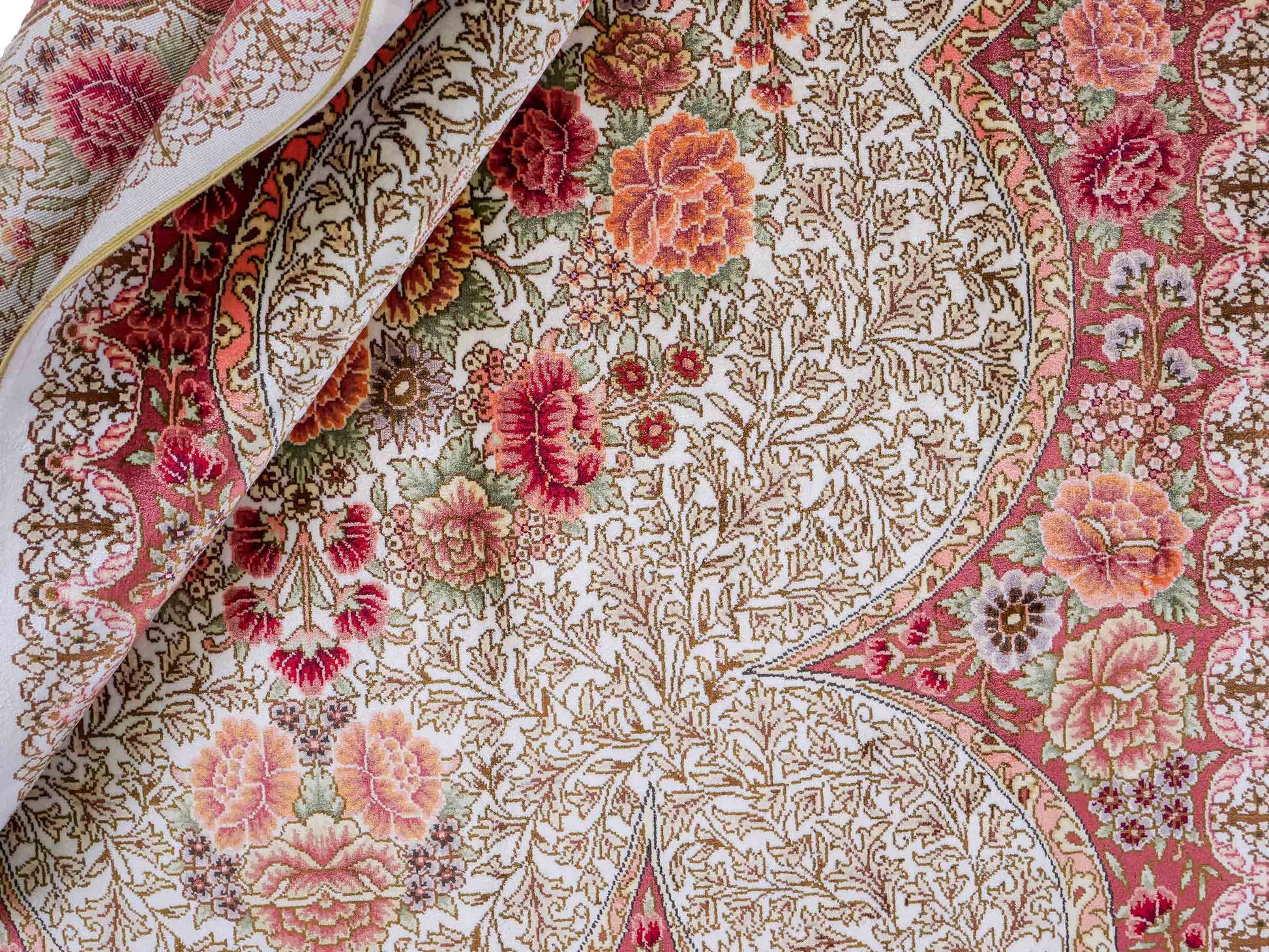 Sehr feiner, handgeknüpfter Khademi Hereke Orientteppich aus Seide, creme. 156x96 cm. Vertrieb durch Jupiter Intl.