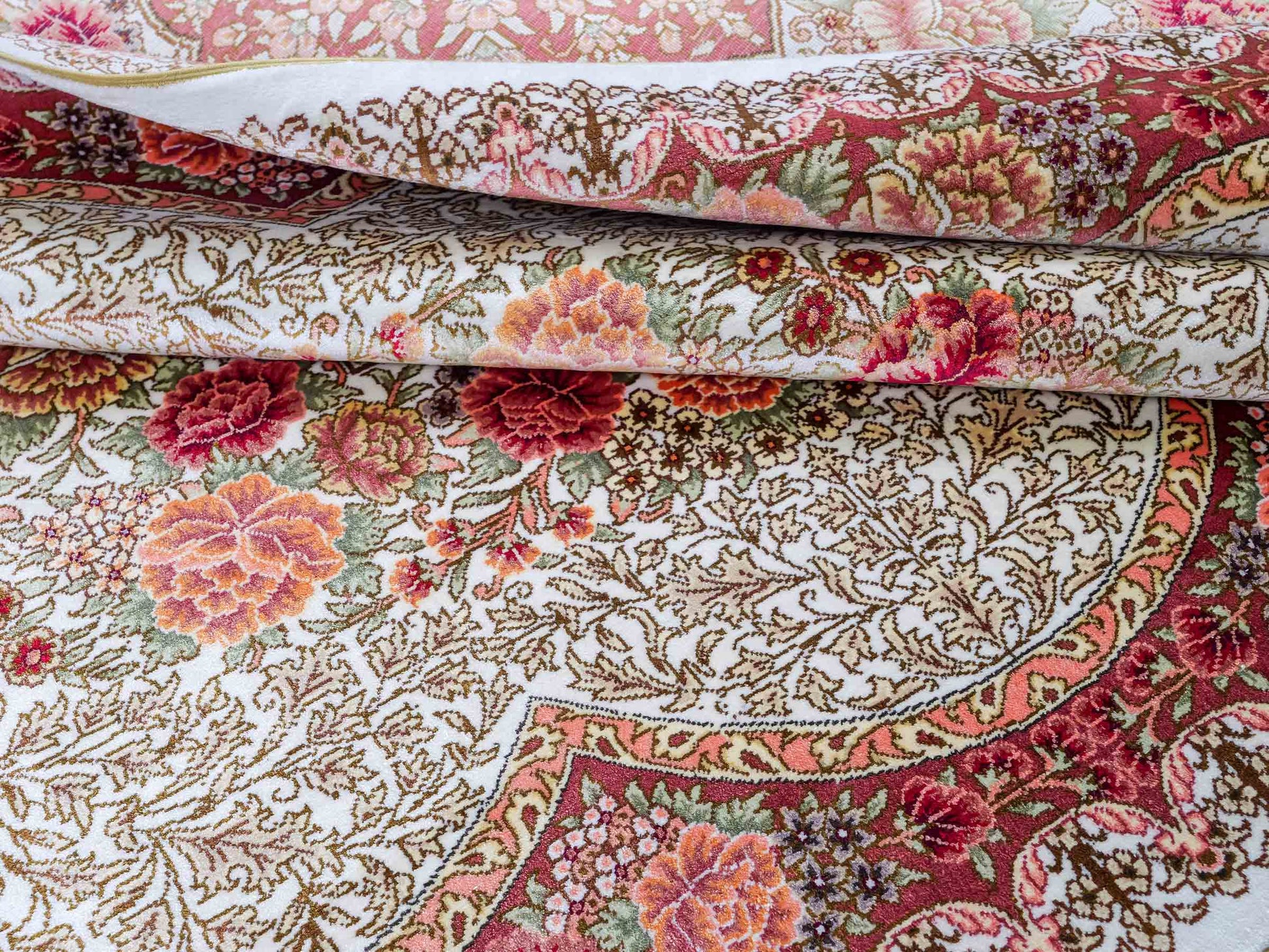 Sehr feiner, handgeknüpfter Khademi Hereke Orientteppich aus Seide, creme. 156x96 cm. Vertrieb durch Jupiter Intl.
