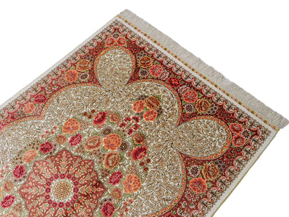 Sehr feiner, handgeknüpfter Khademi Hereke Orientteppich aus Seide, creme. 156x96 cm. Vertrieb durch Jupiter Intl.