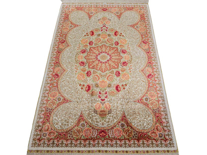 Sehr feiner, handgeknüpfter Khademi Hereke Orientteppich aus Seide, creme. 156x96 cm. Vertrieb durch Jupiter Intl.