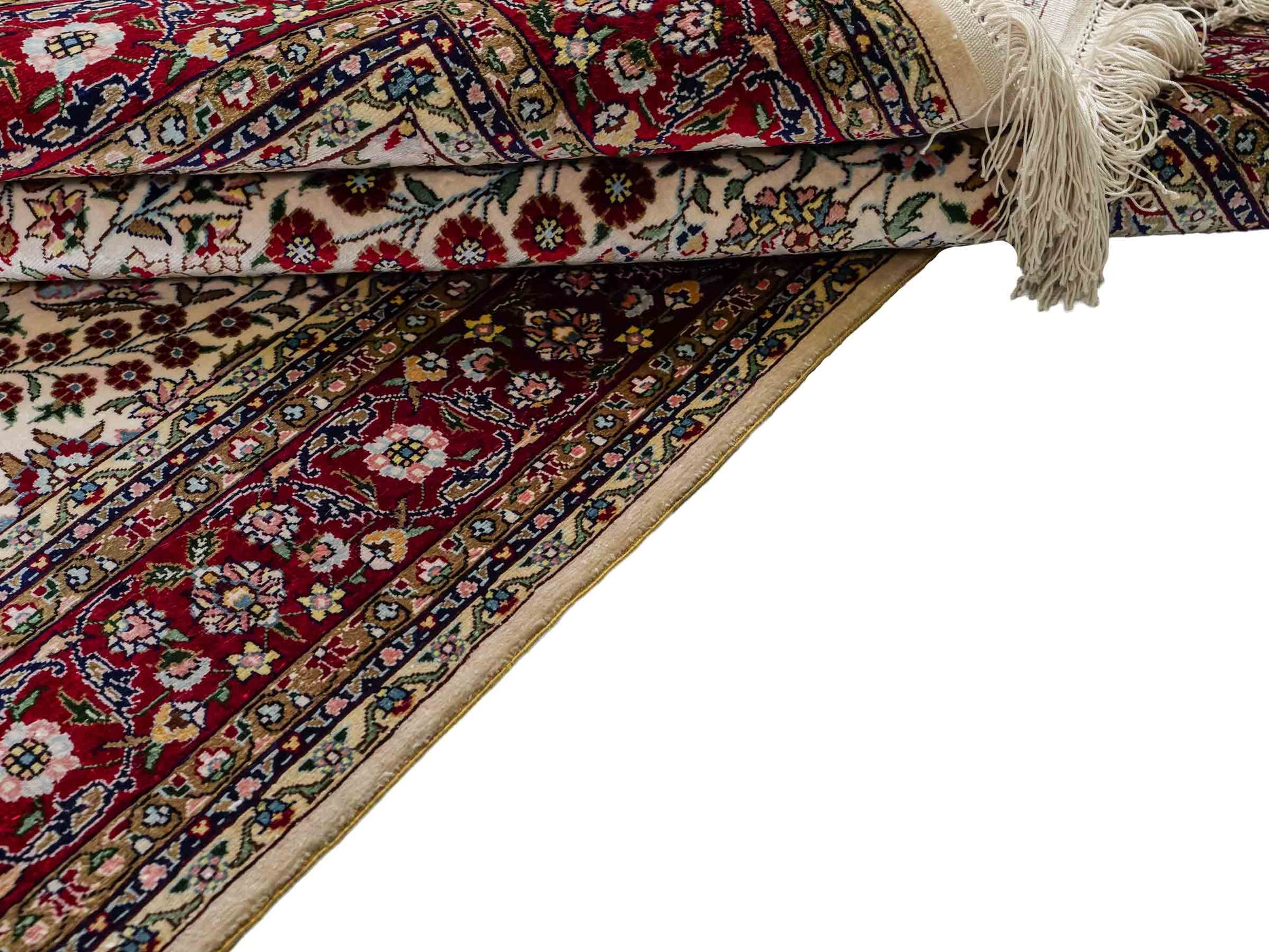 Sehr feiner, handgeknüpfter Khademi Orientteppich mit Hereke Design aus reiner Seide, creme, weiß, rot. 157x94 cm. Vertrieb durch Jupiter Intl.