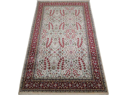 Sehr feiner, handgeknüpfter Khademi Orientteppich mit Hereke Design aus reiner Seide, creme, weiß, rot. 157x94 cm. Vertrieb durch Jupiter Intl.
