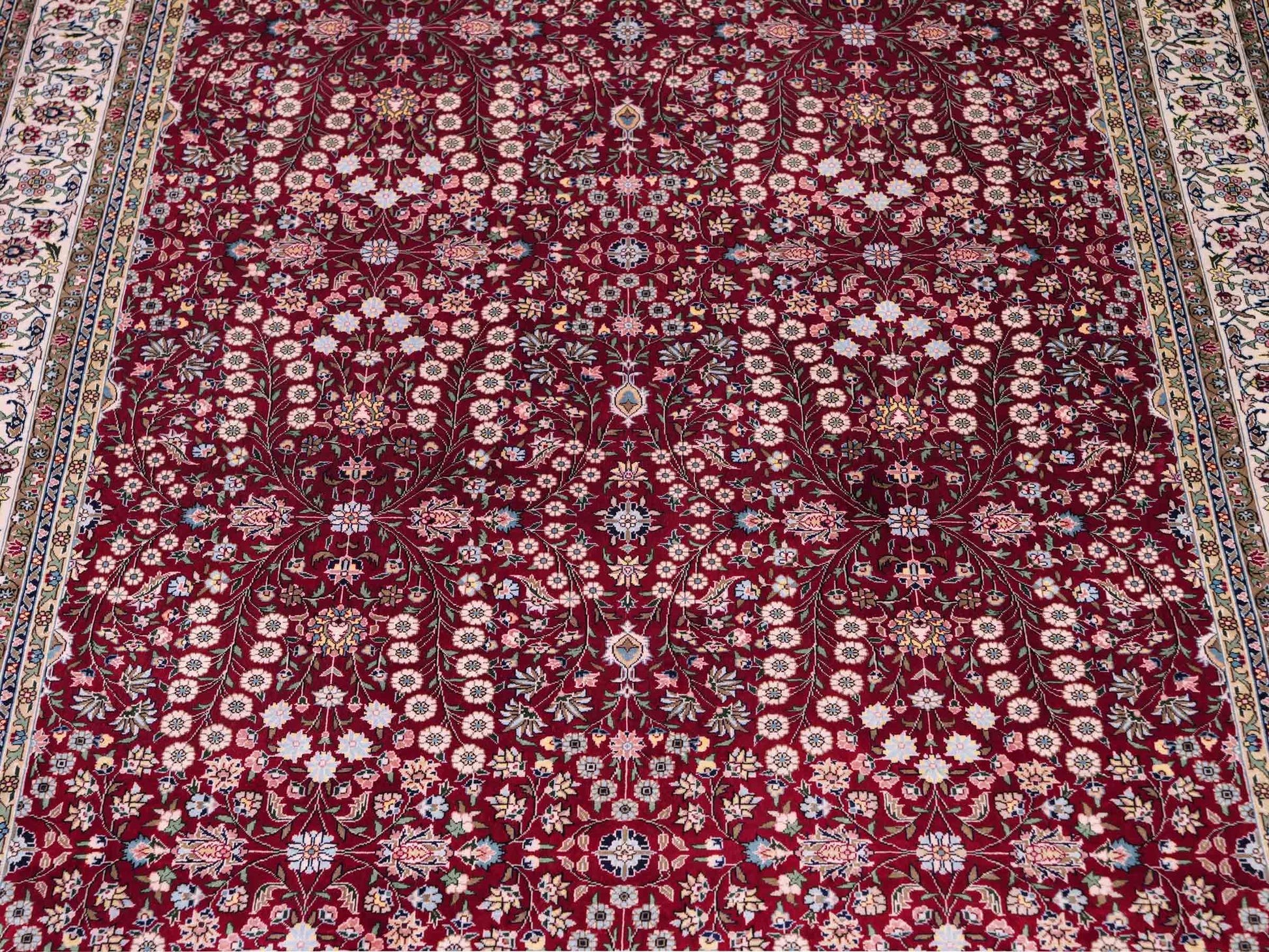 Sehr feiner, handgeknüpfter Khademi Orientteppich mit Hereke Design aus reiner Seide, rot, creme. 184x123 cm. Vertrieb durch Jupiter Intl.