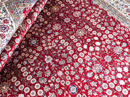Sehr feiner, handgeknüpfter Khademi Orientteppich mit Hereke Design aus reiner Seide, rot, creme. 184x123 cm. Vertrieb durch Jupiter Intl.