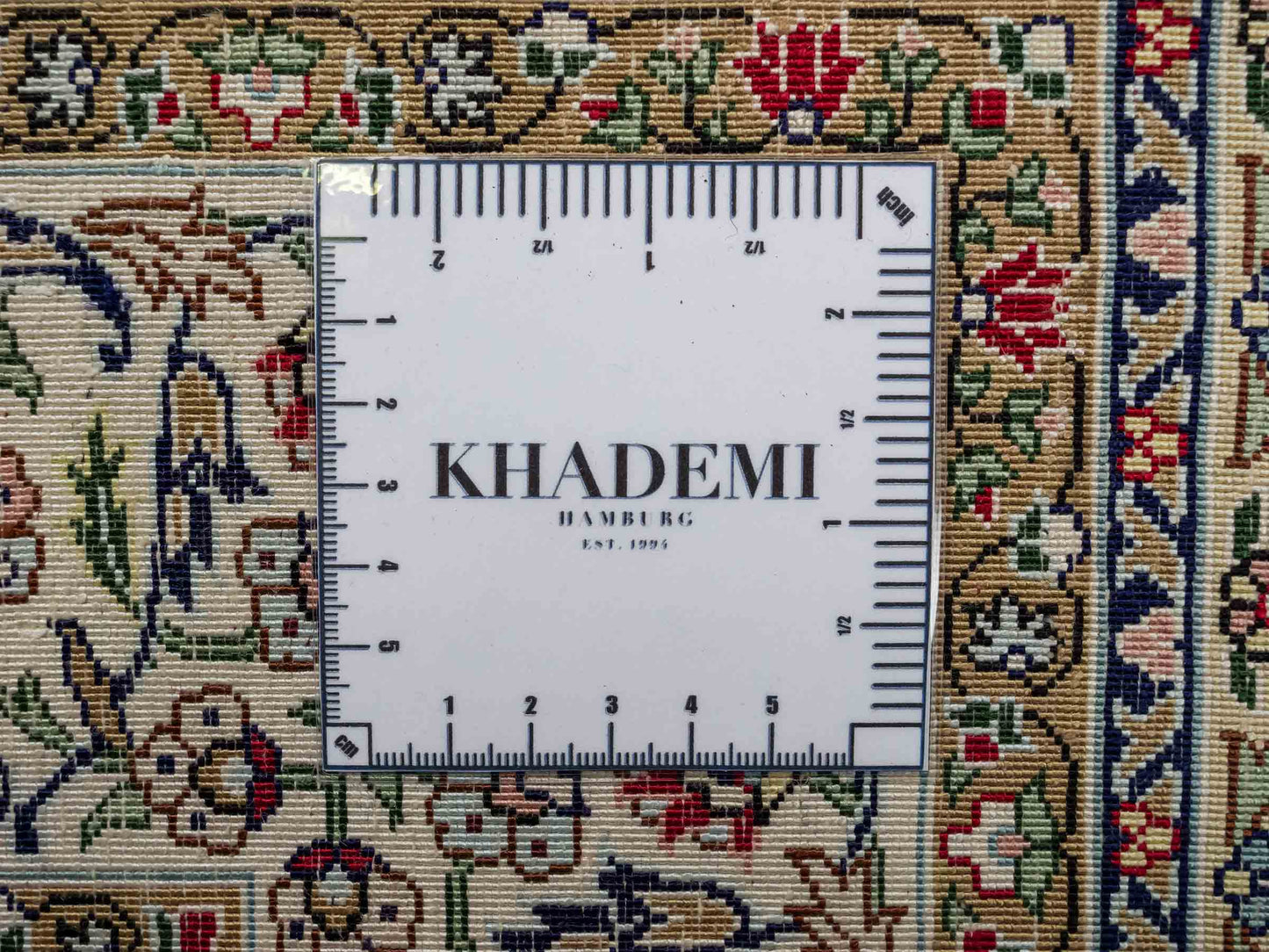 Sehr feiner, handgeknüpfter Khademi Orientteppich mit Hereke Design aus reiner Seide, rot, creme. 184x123 cm. Vertrieb durch Jupiter Intl.