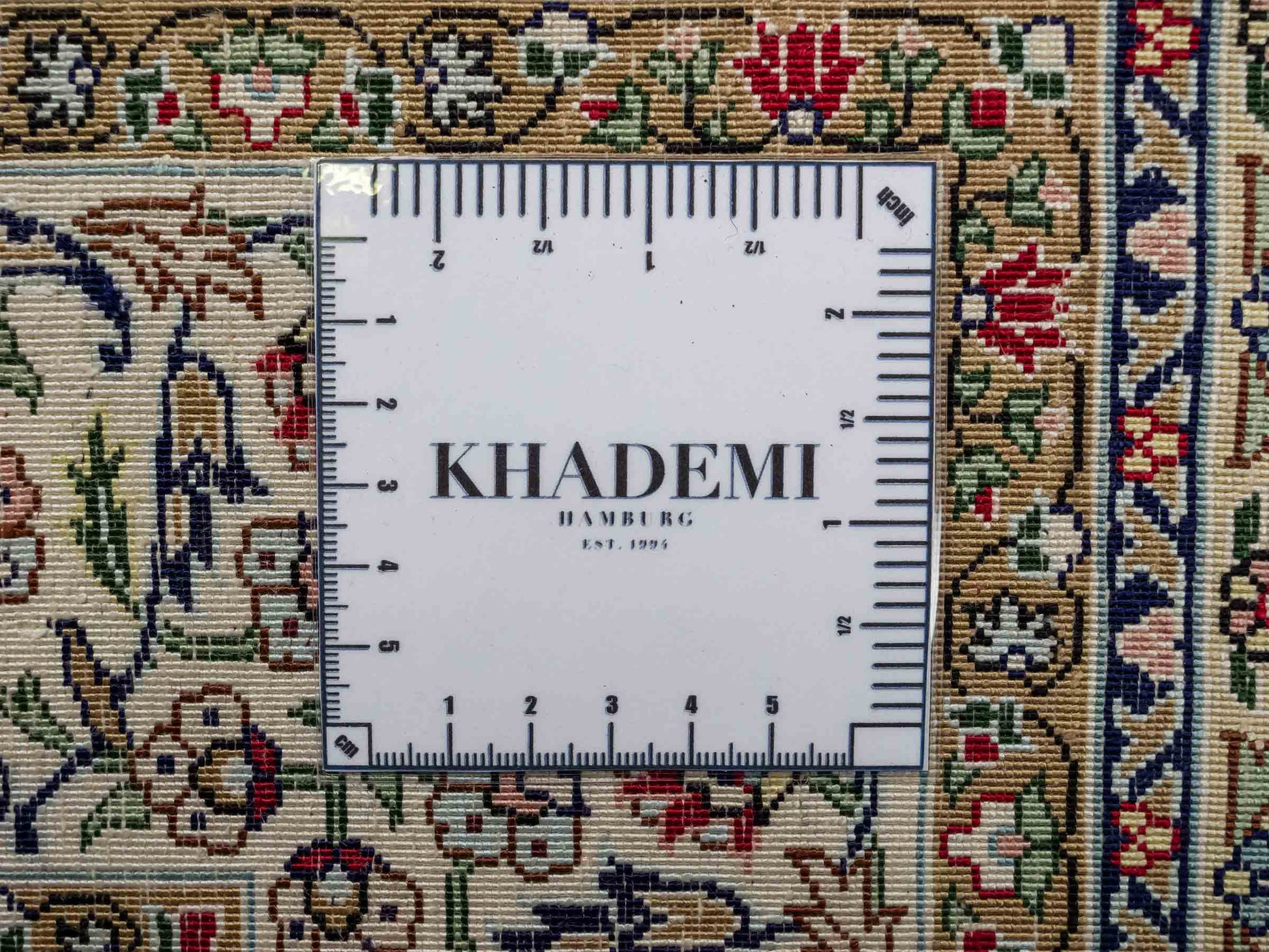 Sehr feiner, handgeknüpfter Khademi Orientteppich mit Hereke Design aus reiner Seide, rot, creme. 184x123 cm. Vertrieb durch Jupiter Intl.