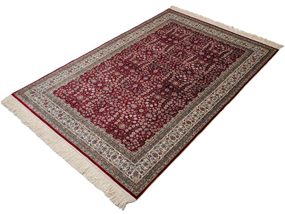 Sehr feiner, handgeknüpfter Khademi Orientteppich mit Hereke Design aus reiner Seide, rot, creme. 184x123 cm. Vertrieb durch Jupiter Intl.