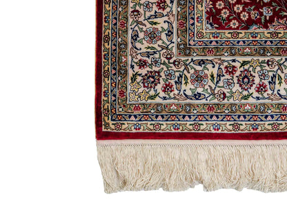Sehr feiner, handgeknüpfter Khademi Orientteppich mit Hereke Design aus reiner Seide, rot, creme. 184x123 cm. Vertrieb durch Jupiter Intl.