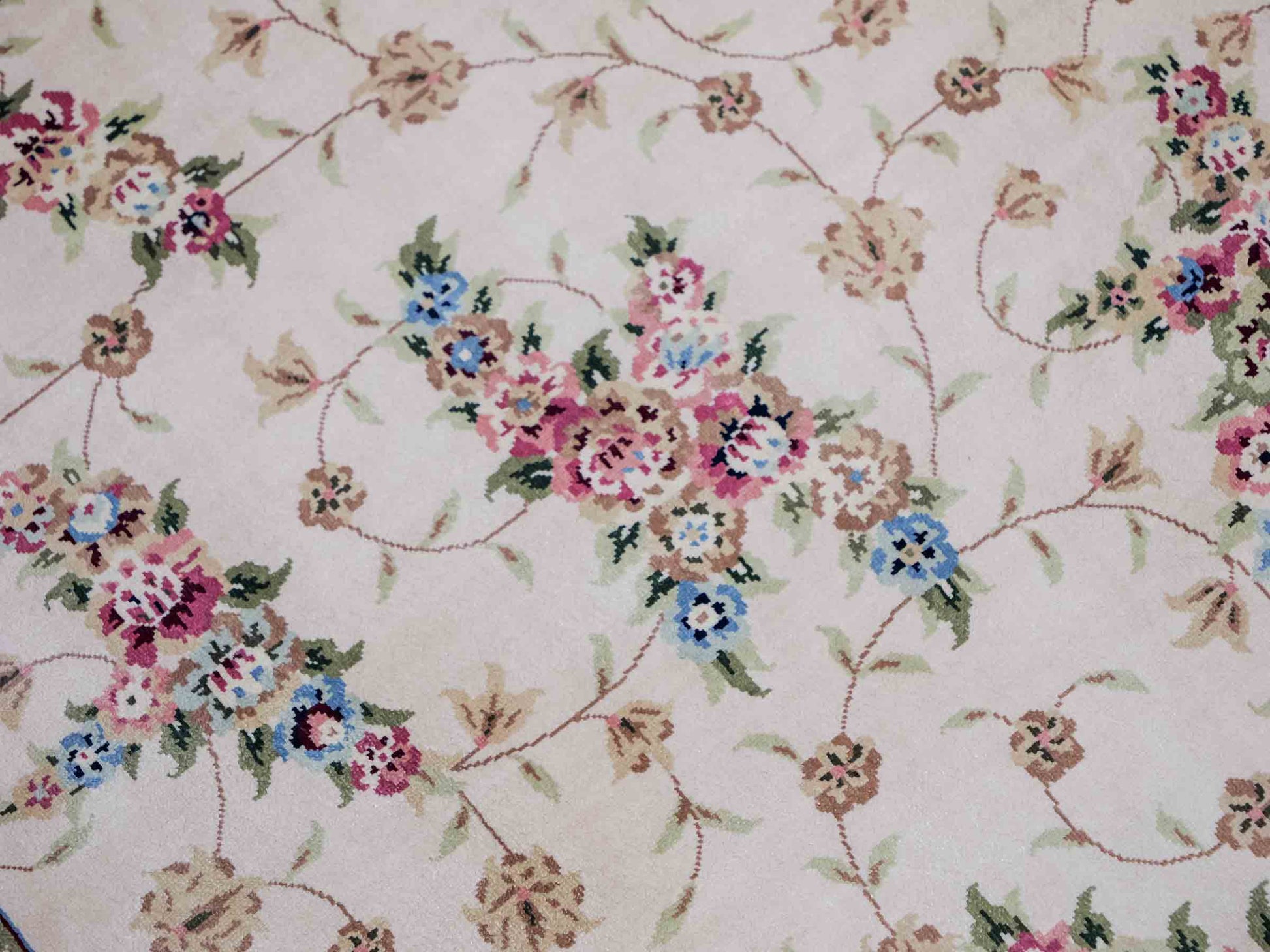 Sehr feiner, handgeknüpfter Khademi Orientteppich mit Hereke Design aus reiner Seide, creme, weiß. 185x124 cm. Vertrieb durch Jupiter Intl.
