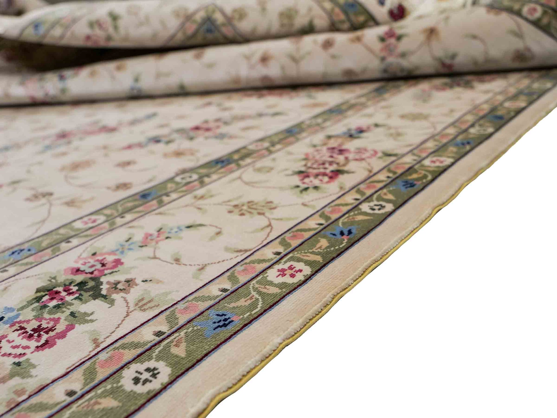 Sehr feiner, handgeknüpfter Khademi Orientteppich mit Hereke Design aus reiner Seide, creme, weiß. 185x124 cm. Vertrieb durch Jupiter Intl.