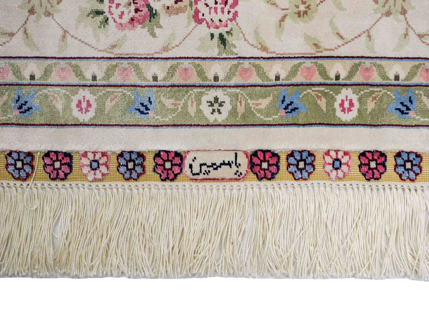 Sehr feiner, handgeknüpfter Khademi Orientteppich mit Hereke Design aus reiner Seide, creme, weiß. 185x124 cm. Vertrieb durch Jupiter Intl.