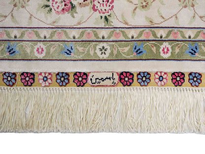 Sehr feiner, handgeknüpfter Khademi Orientteppich mit Hereke Design aus reiner Seide, creme, weiß. 185x124 cm. Vertrieb durch Jupiter Intl.