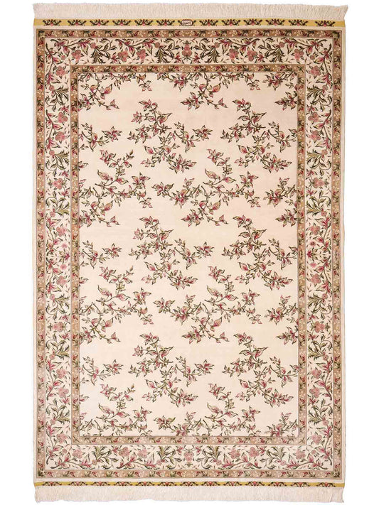 Sehr feiner, handgeknüpfter Khademi Orientteppiche mit Hereke Design aus reiner Seide, creme, weiß. 186x124 cm. Vertrieb durch Jupiter Intl.