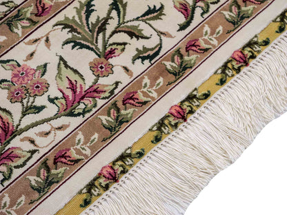 Sehr feiner, handgeknüpfter Khademi Orientteppiche mit Hereke Design aus reiner Seide, creme, weiß. 186x124 cm. Vertrieb durch Jupiter Intl.