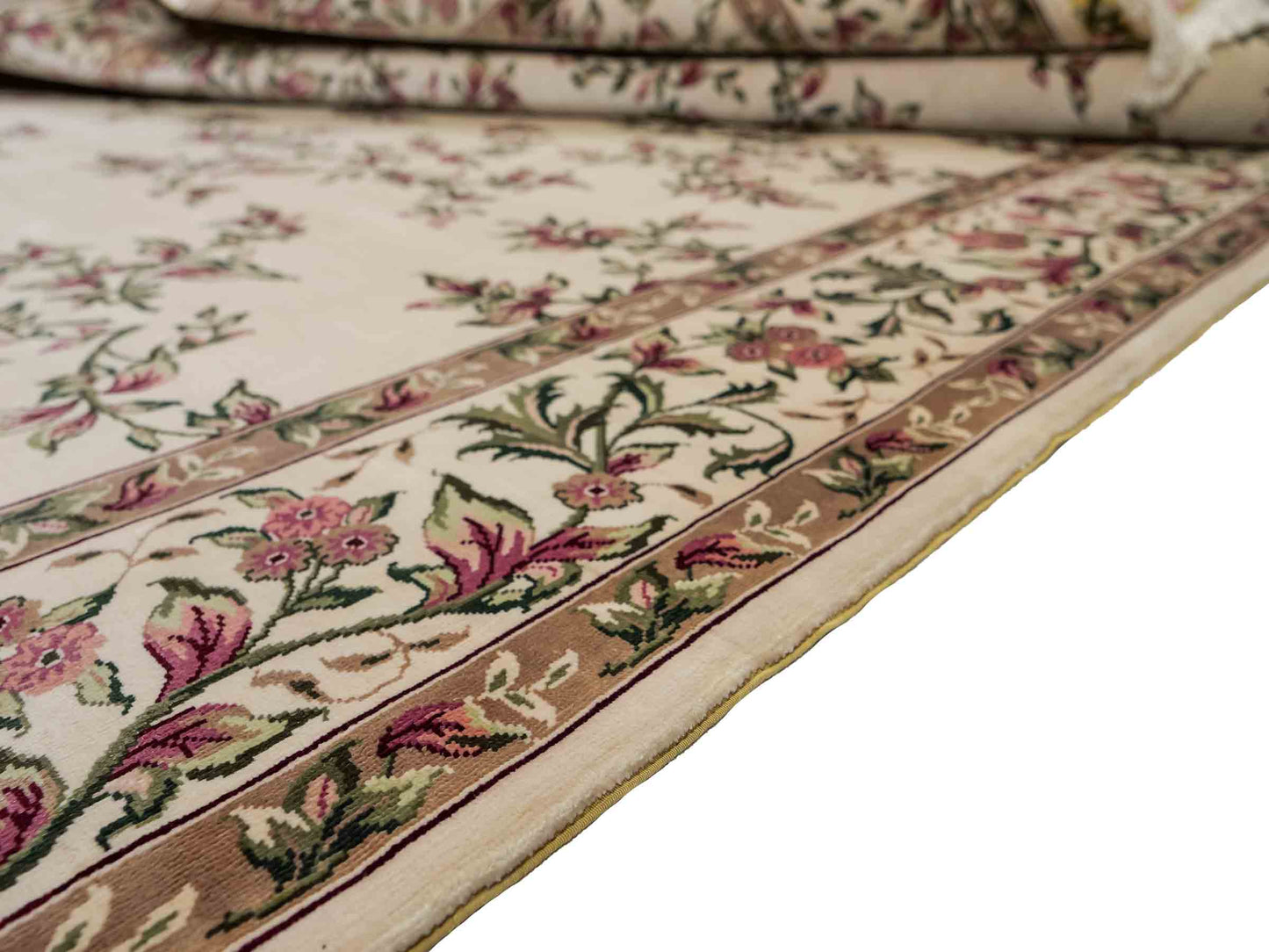 Sehr feiner, handgeknüpfter Khademi Orientteppiche mit Hereke Design aus reiner Seide, creme, weiß. 186x124 cm. Vertrieb durch Jupiter Intl.
