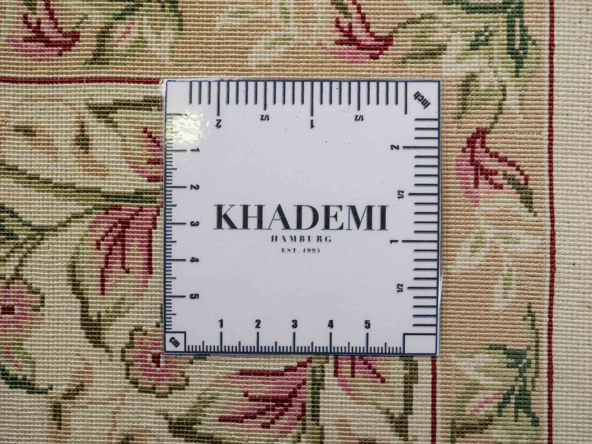 Sehr feiner, handgeknüpfter Khademi Orientteppiche mit Hereke Design aus reiner Seide, creme, weiß. 186x124 cm. Vertrieb durch Jupiter Intl.