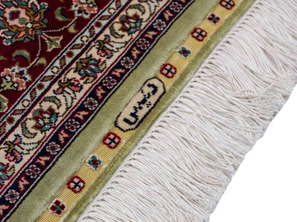 Sehr feiner, handgeknüpfter Khademi Orientteppich mit Hereke Design aus reiner Seide, oliv, rot. 186x124 cm. Vertrieb durch Jupiter Intl.