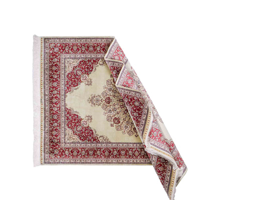 Sehr feiner, handgeknüpfter Khademi Orientteppich mit Hereke Design aus reiner Seide, oliv, rot. 186x124 cm. Vertrieb durch Jupiter Intl.