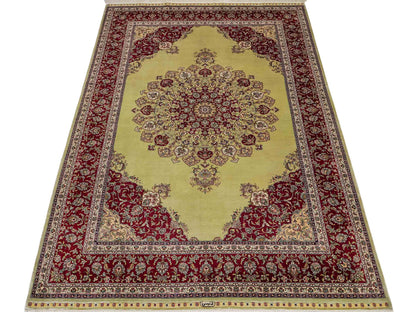 Sehr feiner, handgeknüpfter Khademi Orientteppich mit Hereke Design aus reiner Seide, oliv, rot. 186x124 cm. Vertrieb durch Jupiter Intl.