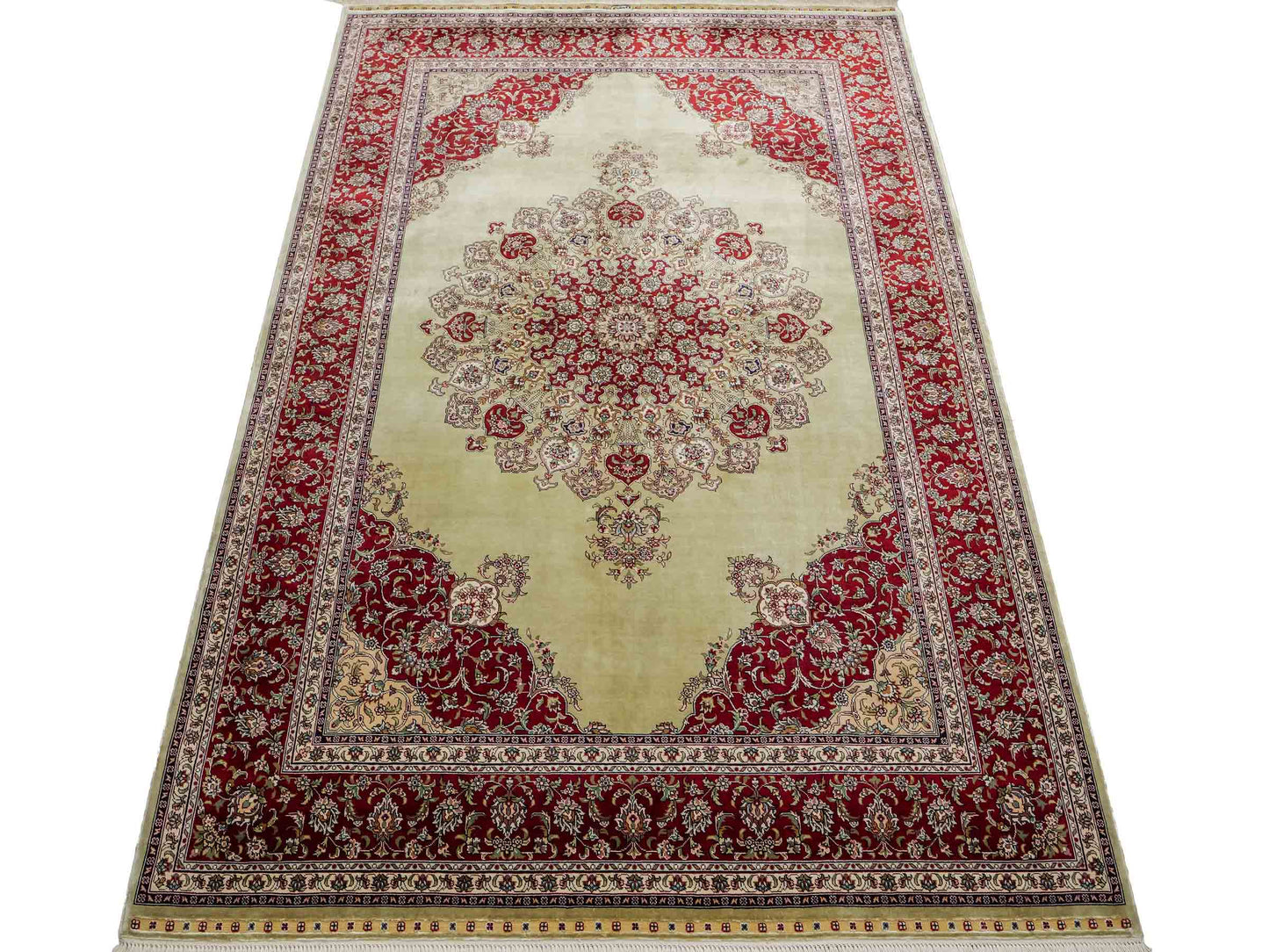 Sehr feiner, handgeknüpfter Khademi Orientteppich mit Hereke Design aus reiner Seide, oliv, rot. 186x124 cm. Vertrieb durch Jupiter Intl.