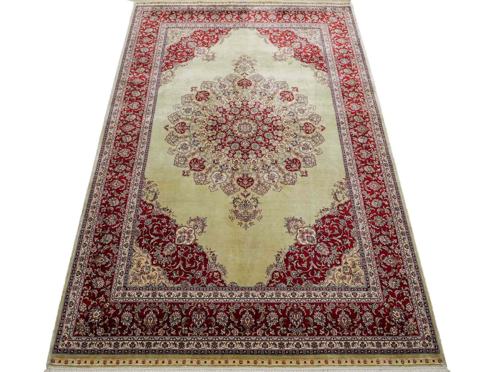 Sehr feiner, handgeknüpfter Khademi Orientteppich mit Hereke Design aus reiner Seide, oliv, rot. 186x124 cm. Vertrieb durch Jupiter Intl.