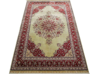 Sehr feiner, handgeknüpfter Khademi Orientteppich mit Hereke Design aus reiner Seide, oliv, rot. 186x124 cm. Vertrieb durch Jupiter Intl.