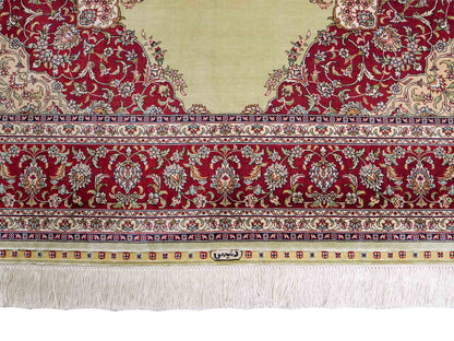 Sehr feiner, handgeknüpfter Khademi Orientteppich mit Hereke Design aus reiner Seide, oliv, rot. 186x124 cm. Vertrieb durch Jupiter Intl.