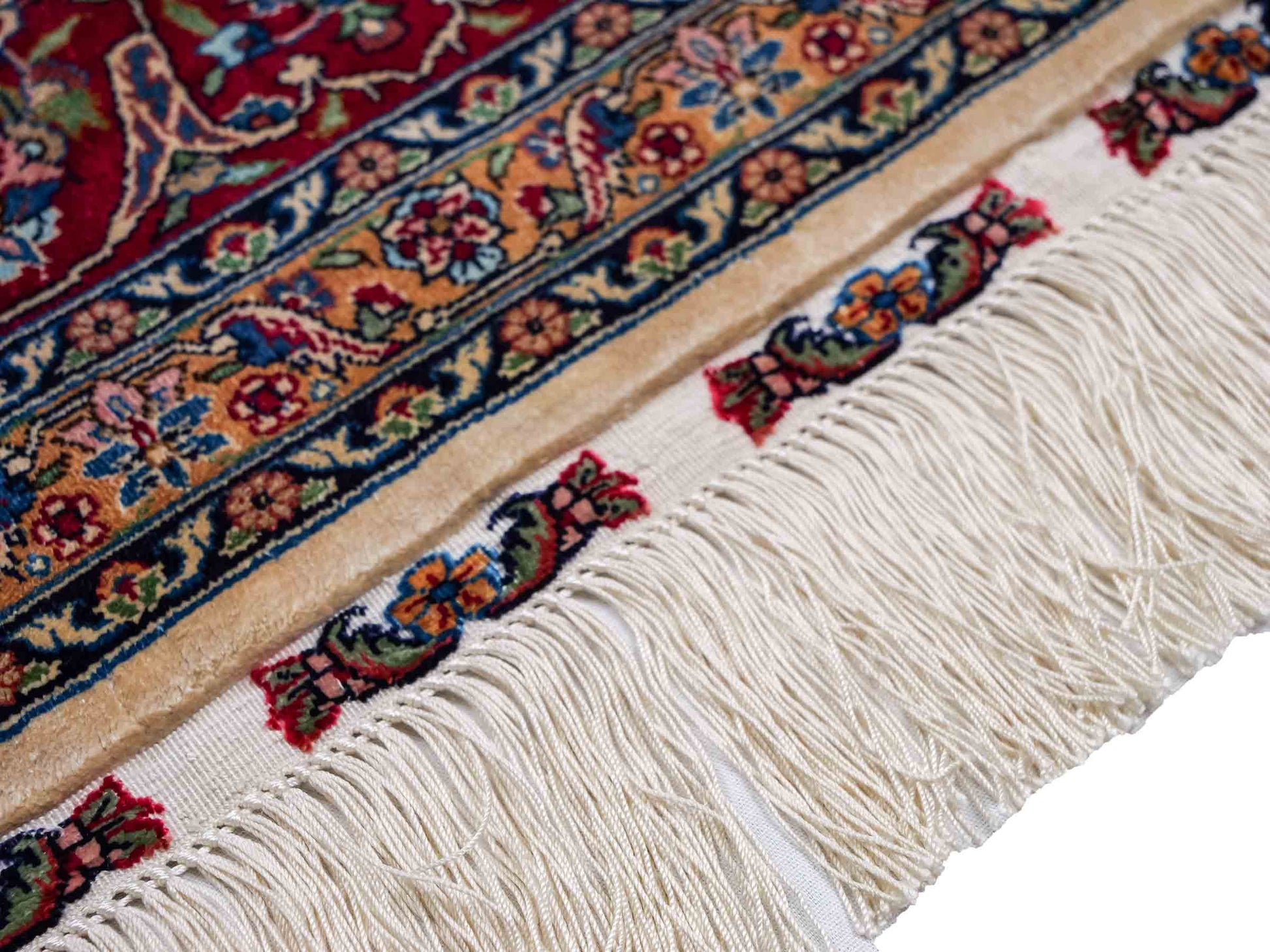 Sehr feiner, handgeknüpfter Khademi Orientteppich mit Hereke Design aus reiner Seide, rot, creme. 189x124 cm. Vertrieb durch Jupiter Intl.