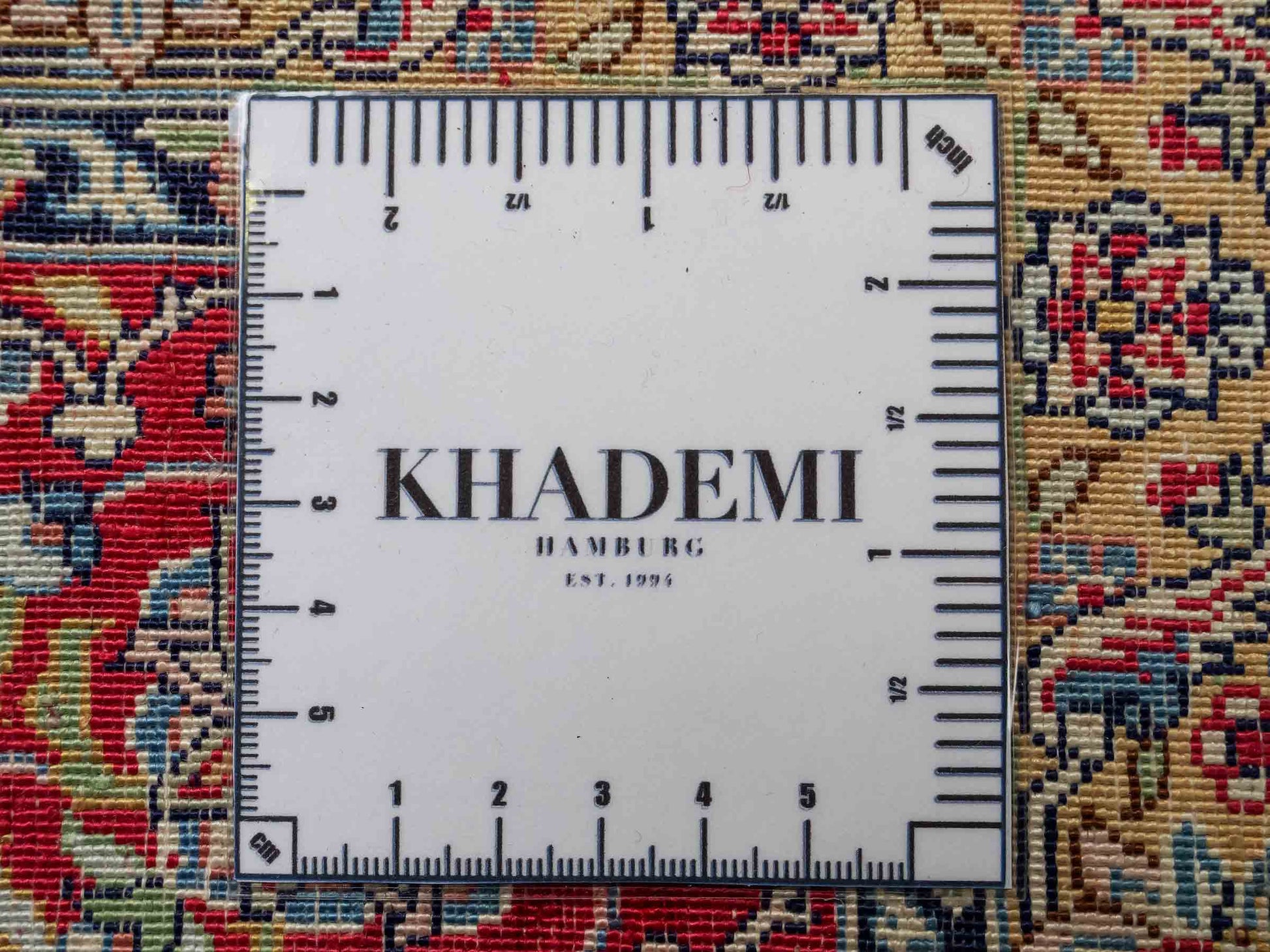 Sehr feiner, handgeknüpfter Khademi Orientteppich mit Hereke Design aus reiner Seide, rot, creme. 189x124 cm. Vertrieb durch Jupiter Intl.