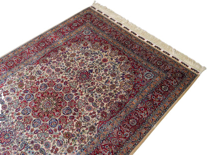 Sehr feiner, handgeknüpfter Khademi Orientteppich mit Hereke Design aus reiner Seide, rot, creme. 189x124 cm. Vertrieb durch Jupiter Intl.