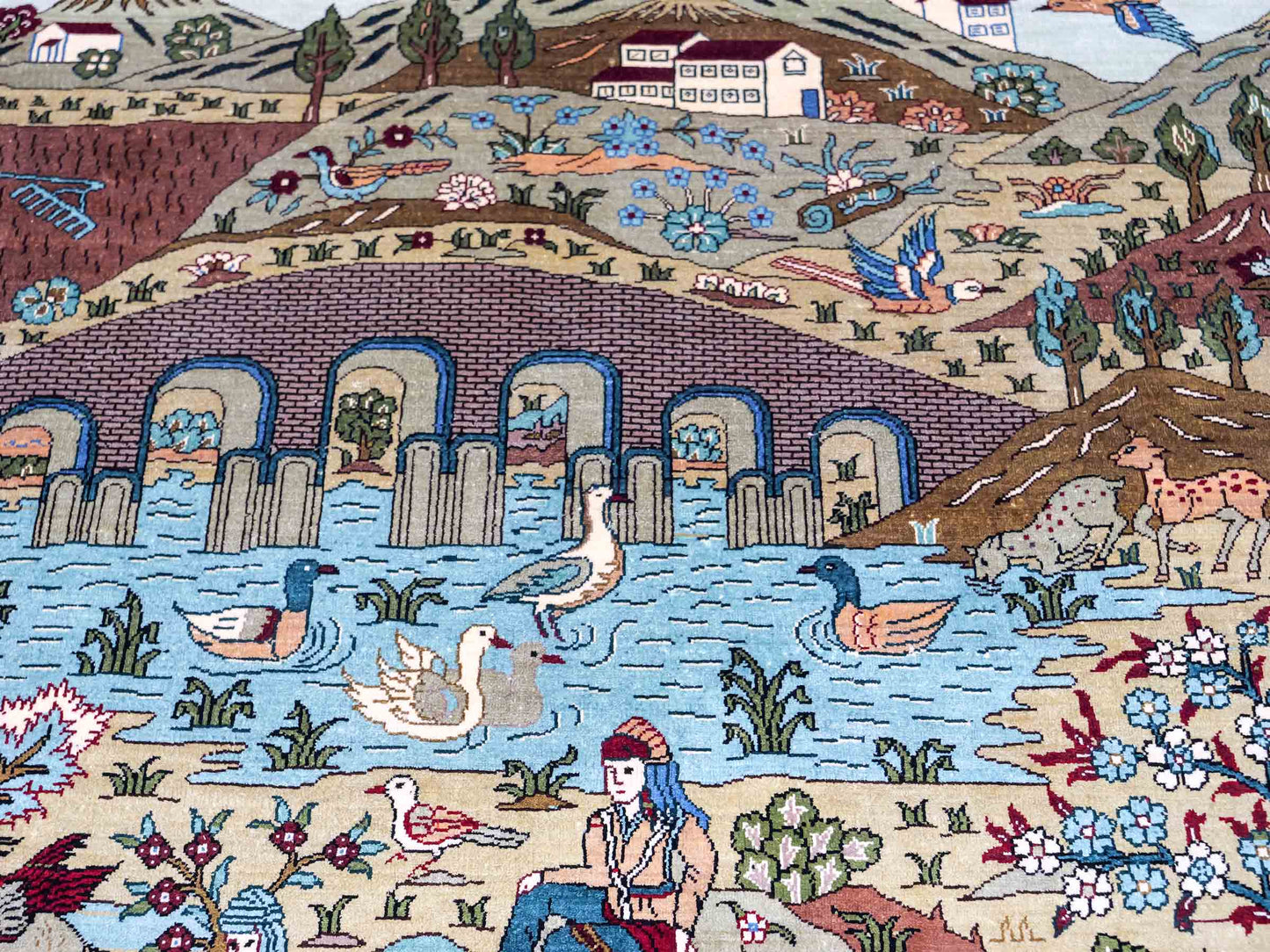 Sehr feiner, handgeknüpfter Khademi Orientteppich mit Hereke Design aus reiner Seide, rot, multicolor. 189x124 cm. Vertrieb durch Jupiter Intl.
