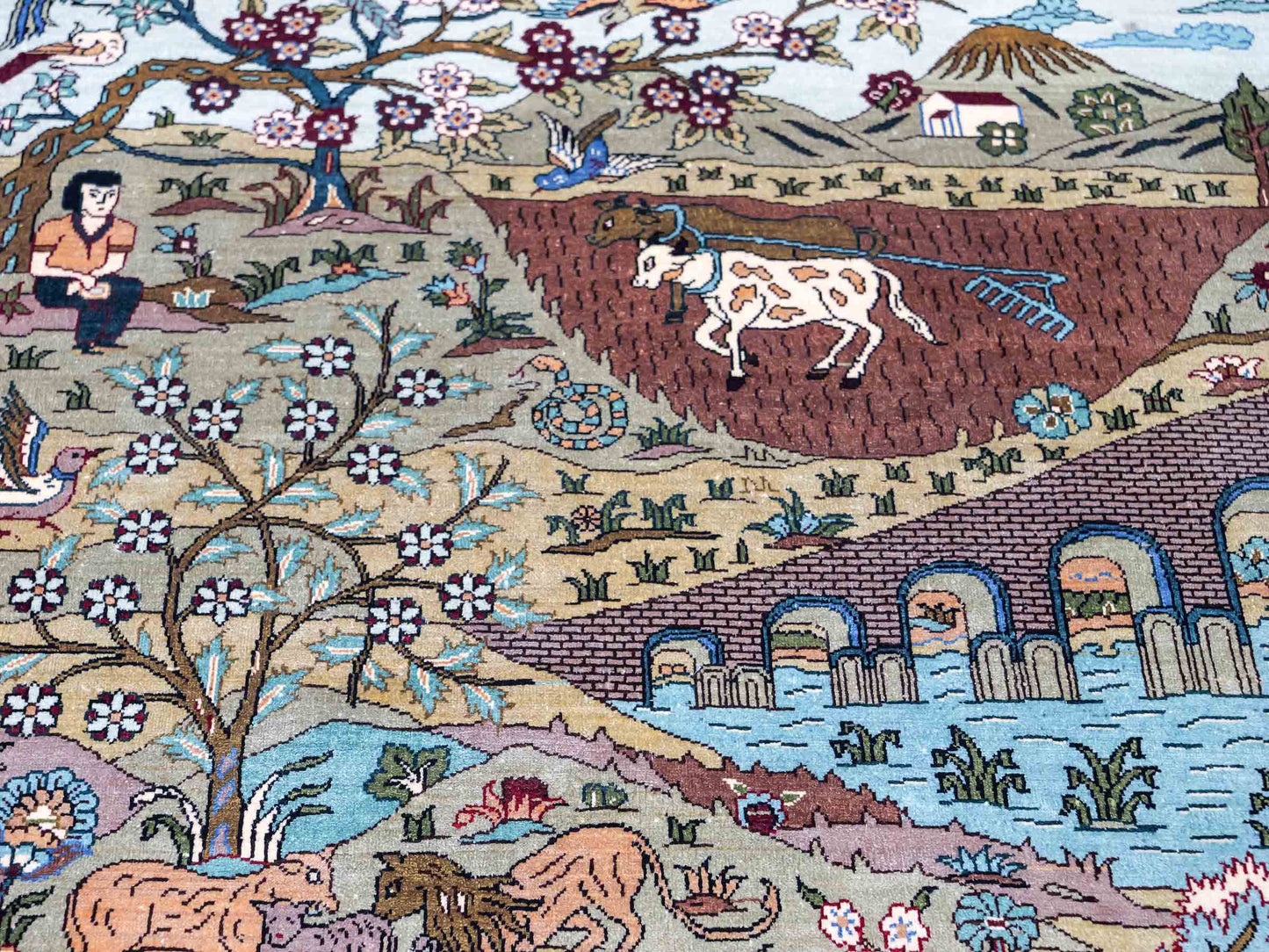 Sehr feiner, handgeknüpfter Khademi Orientteppich mit Hereke Design aus reiner Seide, rot, multicolor. 189x124 cm. Vertrieb durch Jupiter Intl.