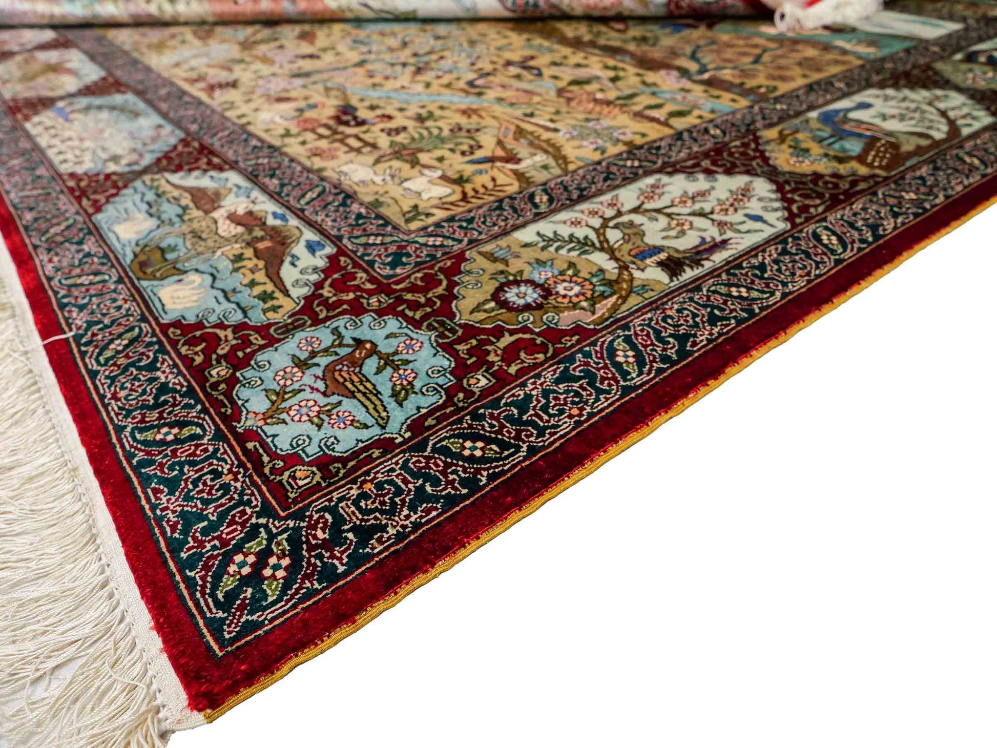 Sehr feiner, handgeknüpfter Khademi Orientteppich mit Hereke Design aus reiner Seide, rot, multicolor. 189x124 cm. Vertrieb durch Jupiter Intl.