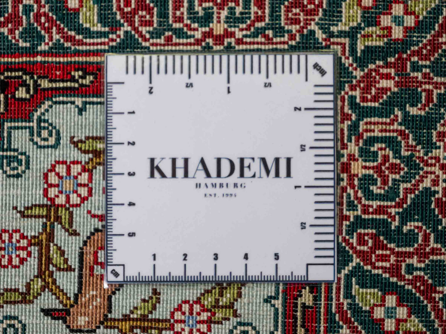 Sehr feiner, handgeknüpfter Khademi Orientteppich mit Hereke Design aus reiner Seide, rot, multicolor. 189x124 cm. Vertrieb durch Jupiter Intl.