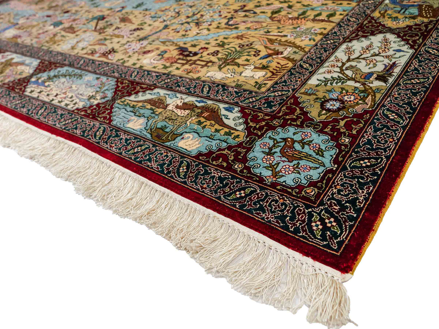 Sehr feiner, handgeknüpfter Khademi Orientteppich mit Hereke Design aus reiner Seide, rot, multicolor. 189x124 cm. Vertrieb durch Jupiter Intl.